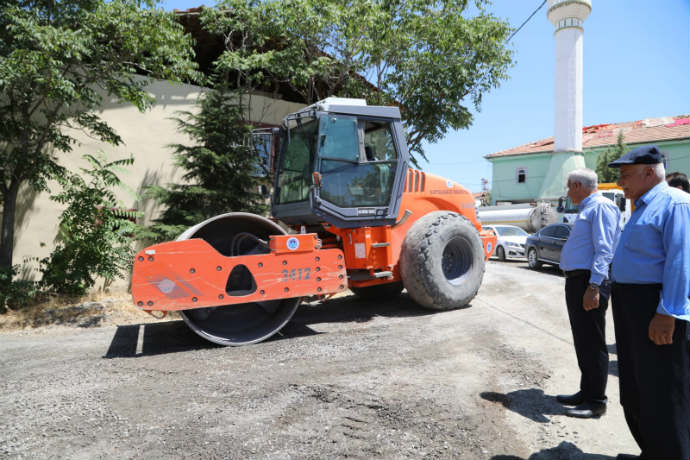 Battalgazi Belediyesi, ilçe genelinde yol yapım, bakım ve onarım çalışmalarını sürdürüyor
