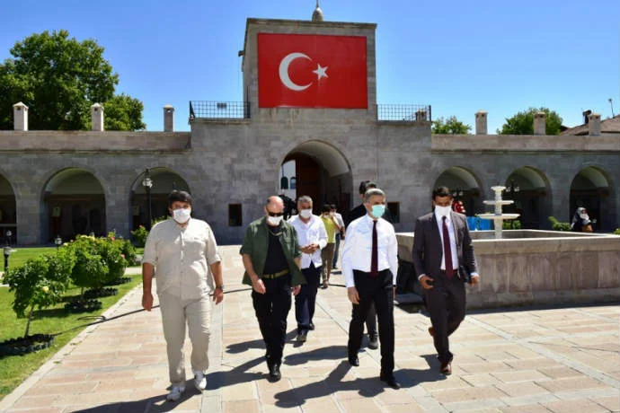 Vali Baruş, Tarihi Yapı, Eser ve Alanlarda İncelemelerde Bulundu