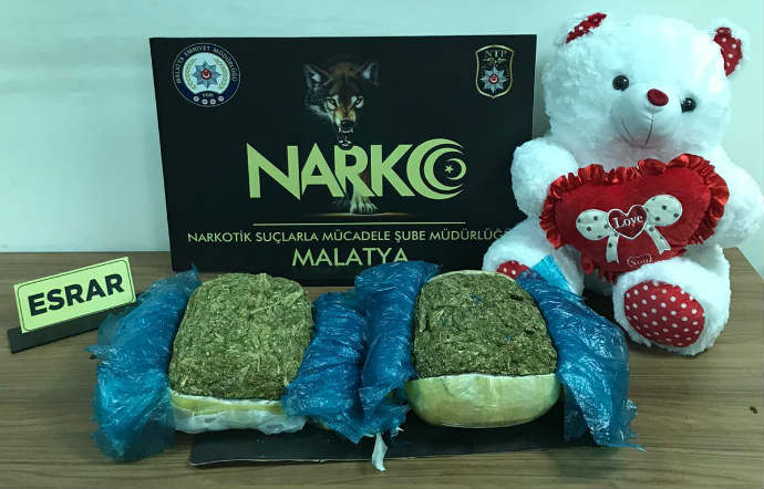 Malatya’da bir yolcu otobüsünde yapılan aramada; 6 Kilo kubar esrar ele geçirildi