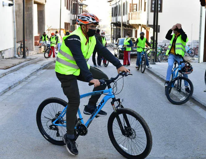 Yeşilyurt’un tarihi bölgelerinden olan Kadim Çırmıhtı, bu kez de bisikletçileri ağırladı.