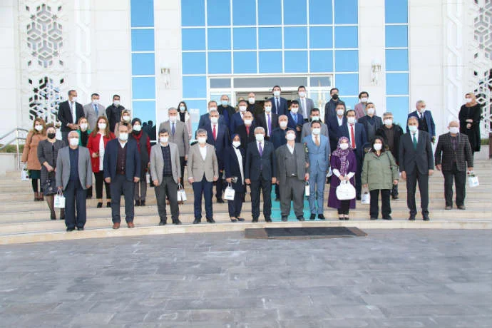 Güder, “Sizler bizim istiklalimiz ve istikbalimizsiniz” dedi.