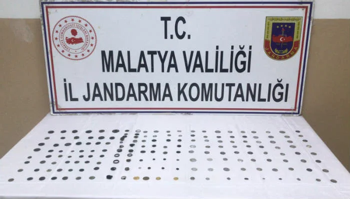 Malatya Jandarma Komutanlığı , Battalgazi’de Tarihi Eser Kaçakçısı 1 Kişiyi Gözaltına Aldı