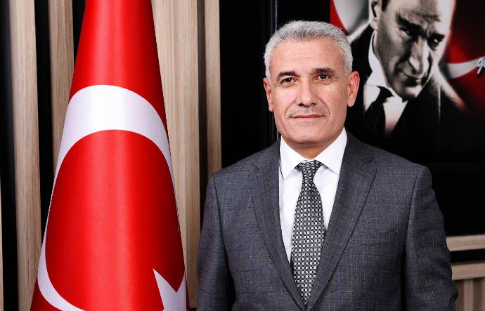 Battalgazi Belediye Başkanı Osman Güder, yayımladığı mesaj ile tüm vatandaşların yeni yılını kutladı.