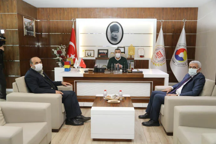 Güder, “Malatya’mızın can damarı Malatya Ticaret Borsası, Kayısı’mızın sahibidir” dedi.