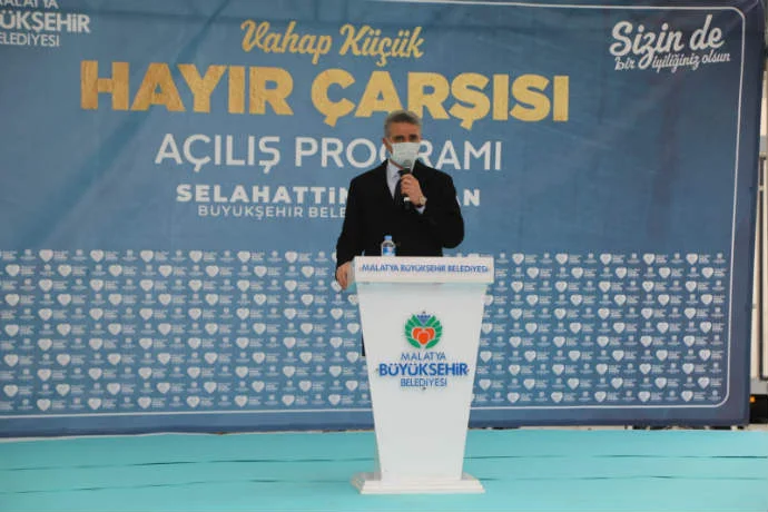 Vali Baruş, Vahap Küçük Hayır Çarşısının Açılış Törenine Katıldı