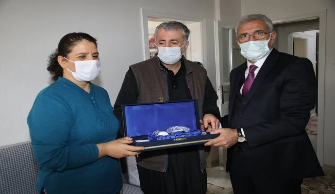 Özel gereksinimli bireyler bizim başımızın tacıdır.