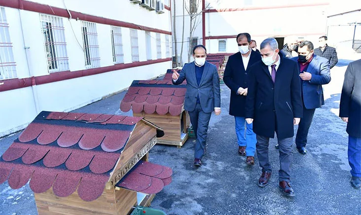 Atıl ve Kullanılmayan Malzemelerden 10 Adet Kedi ve Köpek Kulübesi Yaptık