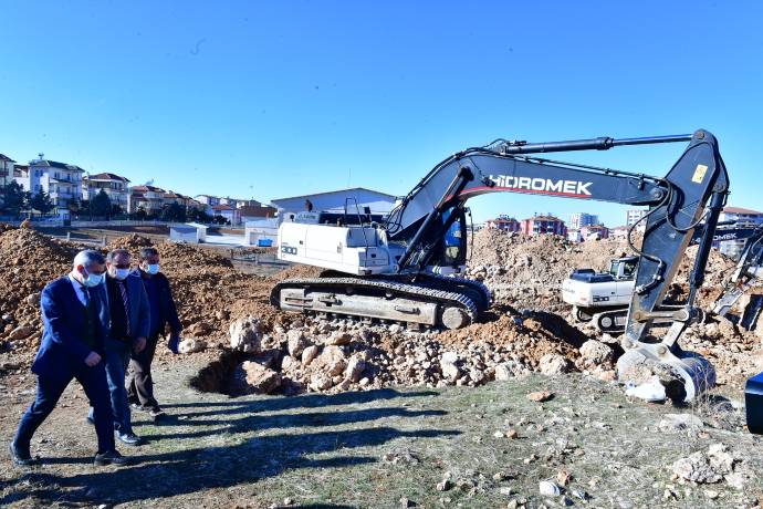 Yarı Olimpik Yüzme Havuzumuzla Tesisleşme Hamlemizin Boyutunu Geliştireceğiz