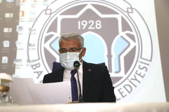 Başkan Güder’e 4 adet iş makinesinin alımı için kredi kullanma yetkisi verildi.