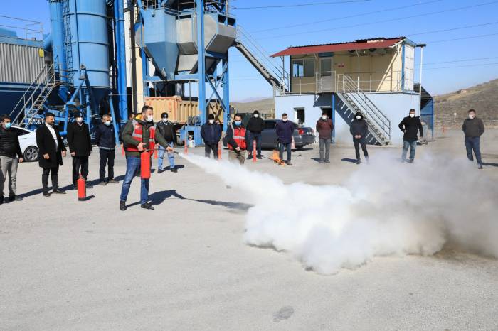 Battalgazi Belediyesi tarafından Fen İşleri Müdürlüğünde görevli personele yangın söndürme, kurtarma