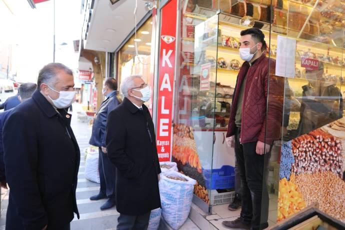 Belediye Başkanı Osman Güder, Halfettin mahallesinde bulunan esnafları ziyaret etti