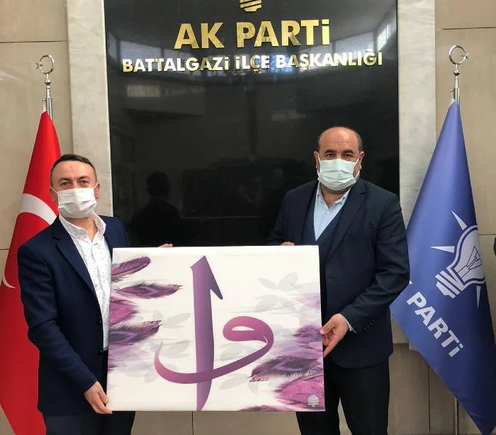 Akçadağ Dayanışma Derneği Başkanı Murat Maskar ve yönetimi, AK Parti Battalgazi İlçe Başkanı Basri Kahveci’yi ziyaret etti.