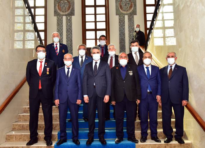 Şehit ve Gazi Dernekleri, 18 Mart Şehitler Günü Nedeniyle Vali Baruş’a Ziyarette Bulundular