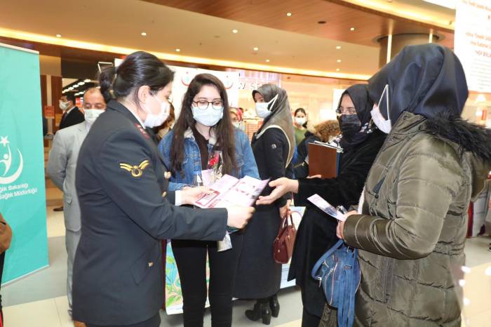 Malatya Park Avm İçerisinde 8 Mart Dünya Kadınlar Günü Kapsamında Jandarma standı kurdu
