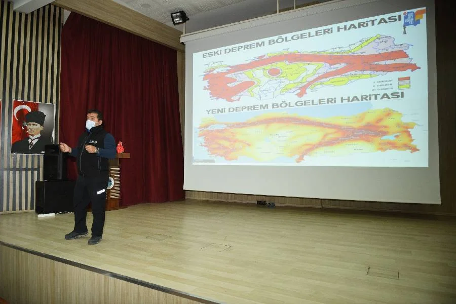 Battalgazi Belediyesi personellerine, Malatya İl Afet ve Acil Durum Müdürlüğü tarafından afet eğitimi verildi.