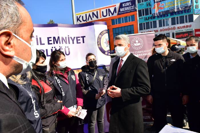 Vali Baruş “KADES” Standında İncelemelerde Bulundu