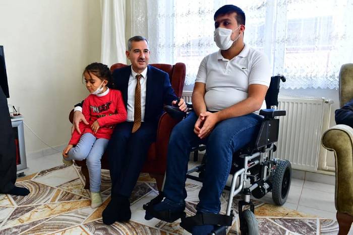 Çınar, “Bir toplumdaki engellilerin iş ve sosyal hayata katılma oranları o toplumların olgunluk ve gelişmişlik seviyesini göstermektedir.