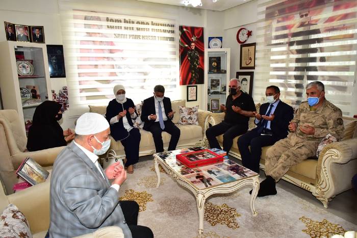 Vali Baruş’tan Şehit Ailelerine Bayram Ziyareti