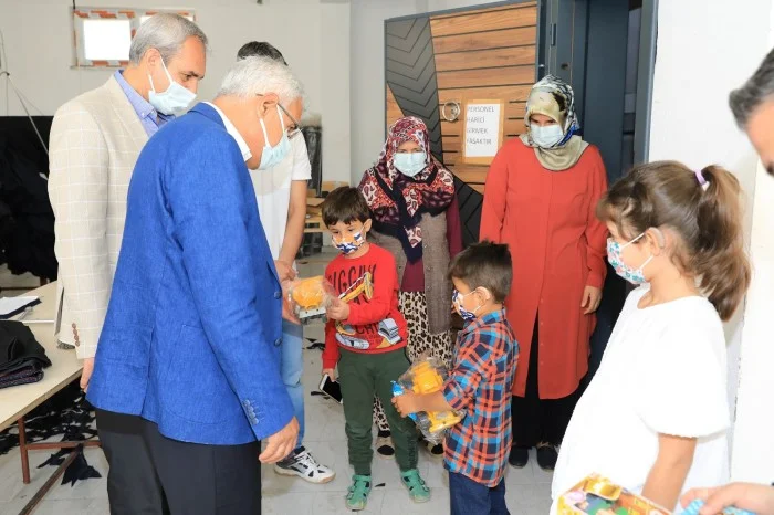 Battalgazi Belediye Başkanı Osman Güder, 10-16 Mayıs Dünya Engelliler Haftasını evlerinde geçiren özel gereksinimli 6 aileyi ziyaret etti