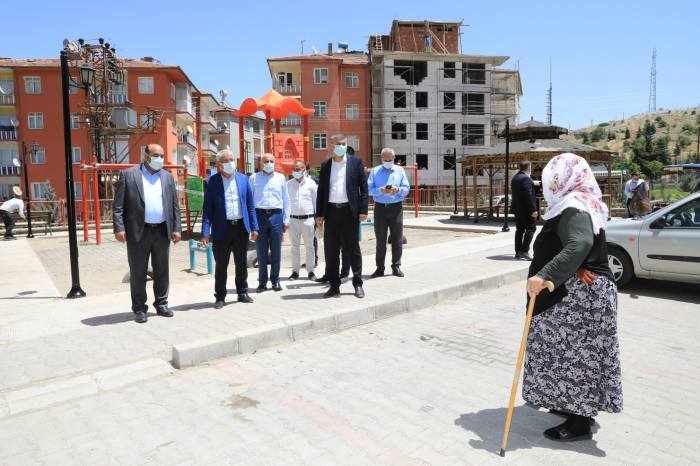 TOKİ site yönetime ait toplam 32 parkta, bakım ve yenileme çalışması başlatıldı.