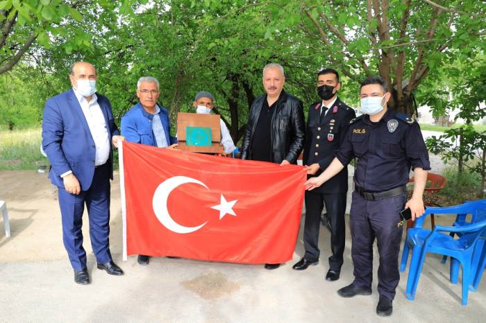 Battalgazi Belediye Başkanı Osman Güder, Ramazan Bayramı dolayısıyla şehit ve gazi ailelerini ziyaret ederek, bayramlarını tebrik etti.