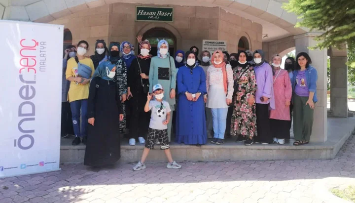 75 imam hatipli öğrenci, proje finalini Battalgazi ilçesinde düzenlenen gezi ile noktaladı.
