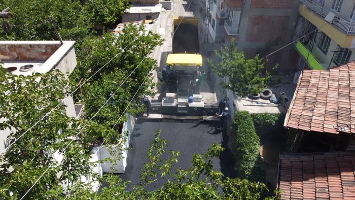 Tandoğan Mahallesi’nin yıllardır süren sıcak asfalt hayalini yaptığı çalışmalarla gerçeğe dönüştüren Battalgazi Belediyesi