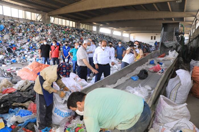 Battalgazi Belediye Başkanı Osman Güder, 2.Organize Sanayi bölgesinde bulunan Geri Dönüşüm Tesisi’ni ziyaret etti.
