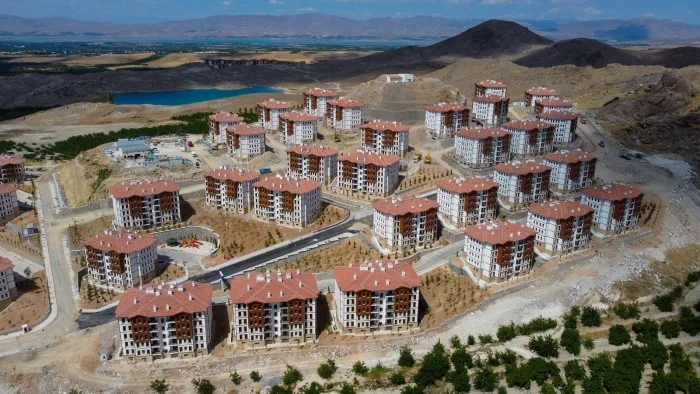 Battalgazi Belediye Başkanı Osman Güder, 2 ve 3.Etap konutlarının kura çekiminin Temmuz ayında yapılacağı müjdesini verdi.