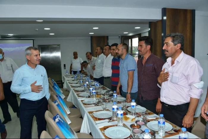 Büyük Bir Aileyiz, Birlikte Hareket Ediyoruz