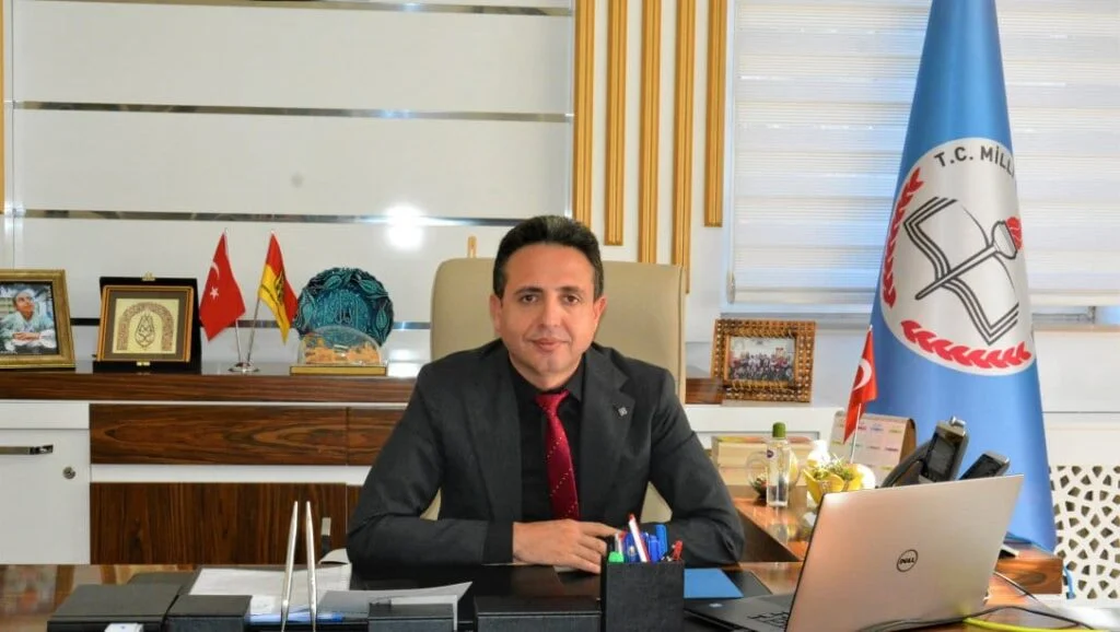 Malatya Milli Eğitim Müdüründen Memnun Olmayan Kim ? Battal Kanbay  Malatya İçin Gerekli