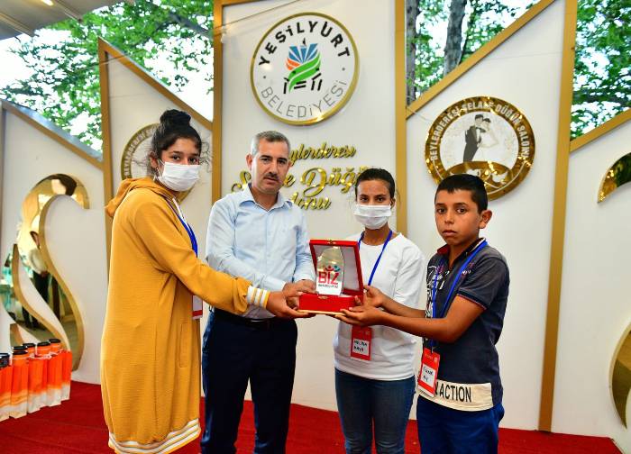 Yeşilyurt Belediye Başkanı Mehmet Çınar, ‘Biz Anadoluyuz’ projesi kapsamında Şanlıurfa’dan Malatya’ya gelen 40’a yakın öğrenciyi misafir etti.