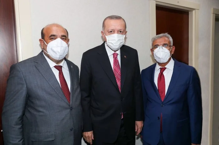 Battalgazi Belediye Başkanı Osman Güder, Cumhurbaşkanı Sayın Recep Tayyip Erdoğan’a Kayısının ilk hasadından takdim etti