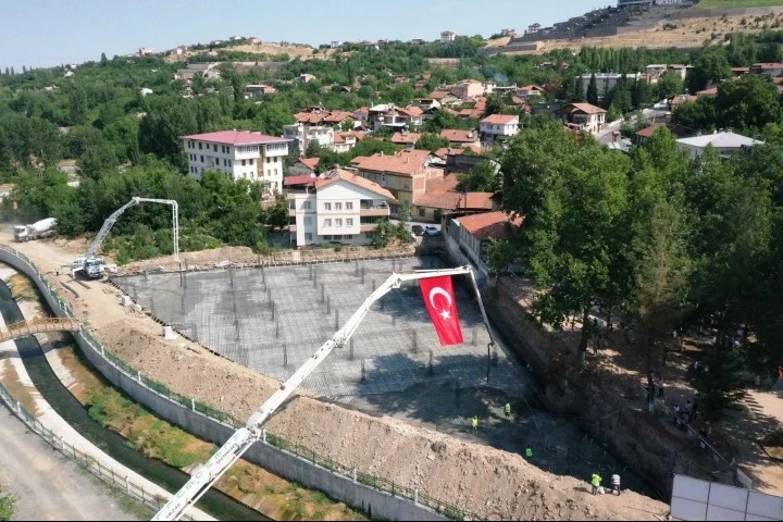 Ahmet Atılgan Parkının olduğu bölgede hizmete sunulacak Yeşilyurt Güreş Sahasının temel atma töreni gerçekleştirildi.