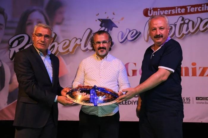 Kişisel Gelişim Uzmanı Eğitimci-Yazar Sıtkı Aslanhan, Malatyalı öğrenci ve aileleriyle buluştu.