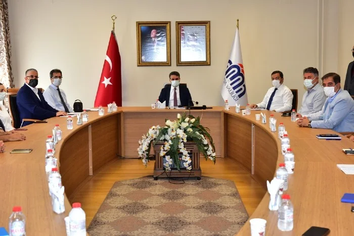 Vali Baruş, İş Adamlarıyla Koronavirüs Salgınına Yönelik Toplantı Düzenledi