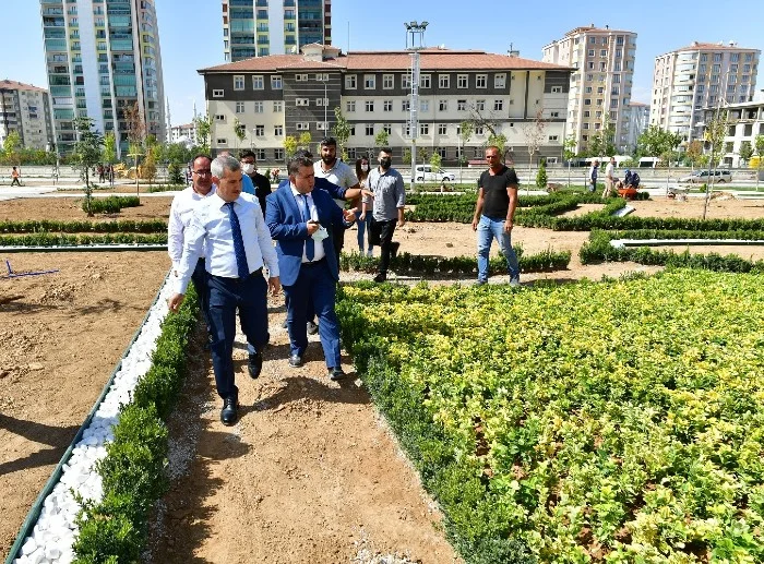 “215 Park İle 940 Bin Metrekare Yeşil Alanı İlçemize Kazandırdık”