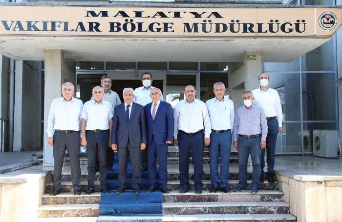 Battalgazi Belediye Başkanı Osman Güder, Malatya Vakıflar Bölge Müdürlüğü görevine atanan Adem Bacanlı’ya ziyarette bulunarak ‘hayırlı olsun’ temennilerini iletti.