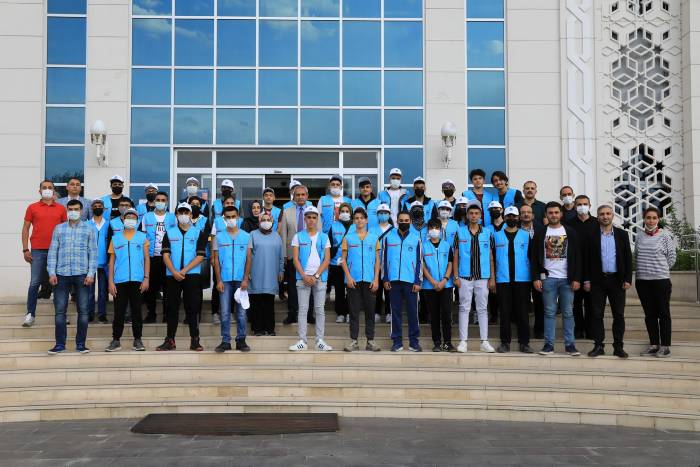 Battalgazi Belediye Başkanı Osman Güder, TEKNOFEST’e gitmek isteyen Battalgazi’deki öğrencilerin taleplerini geri çevirmedi ve öğrenciler için 2 günlük TEKNOFEST gezi turu düzenledi.