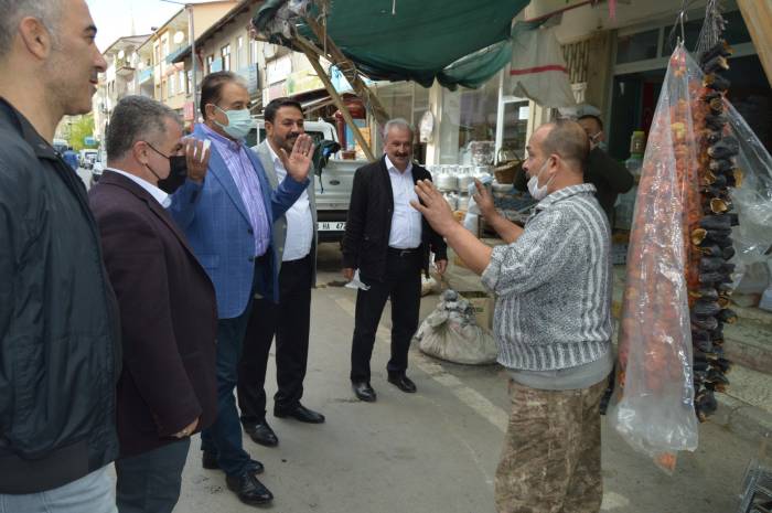 Malatya Esnaf ve Sanatkarlar Odaları Birliği (MESOB) Başkanı Şevket Keskin; “Siyasiler; esnafın kredi, çek, senet ve borçlarını sorsun”