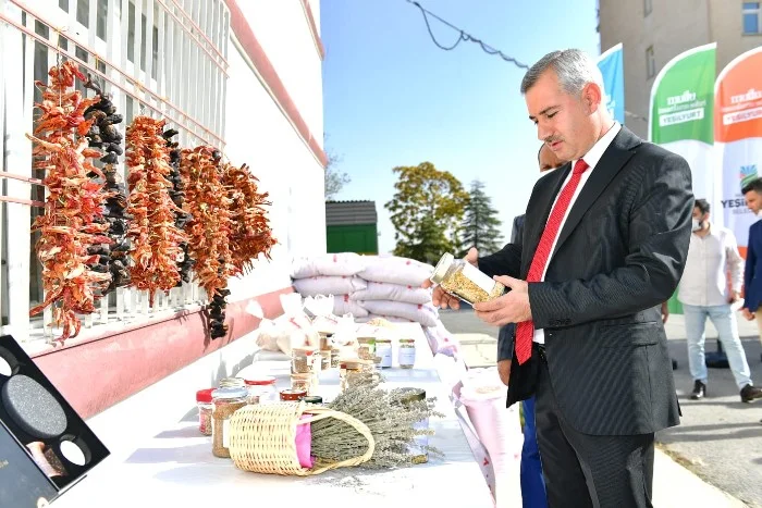 “Kadın Çiftçilerimize 20 Bin Kg. Arpa ve Buğday Tohumu Hediye Ettik”