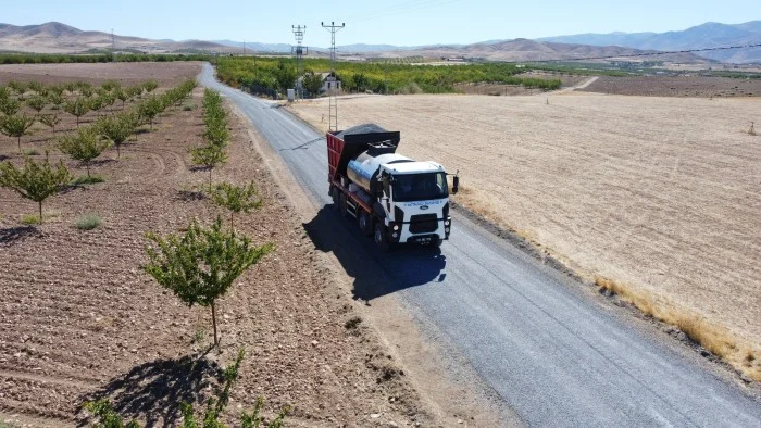 Battalgazi Belediyesi, Yarımcahan Mahallesindeki 6 kilometrelik sathi kaplama yol yapım çalışmalarını tamamladı.