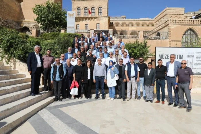 Battalgazi Belediyesi, 19 Ekim Muhtarlar Günü dolayısıyla Battalgazi’de görev yapan muhtarları Diyarbakır, Mardin ve ‘Peygamberler Şehri’ Şanlıurfa’ya geziye gönderdi