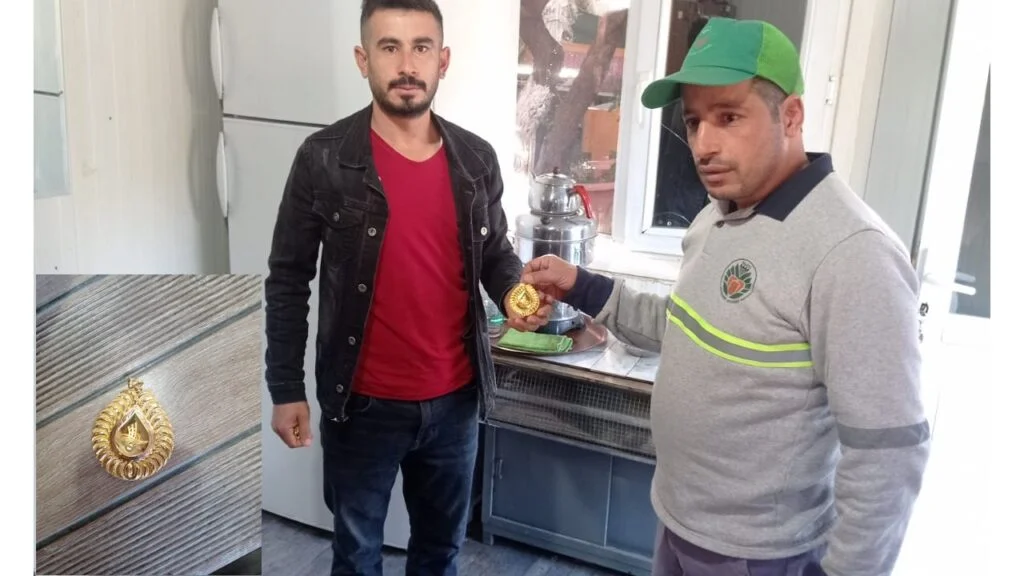 Erkan Malkoç’un Turgut Özal Tabiat Parkında bulduğu altın tuğra sahibine teslim edildi.
