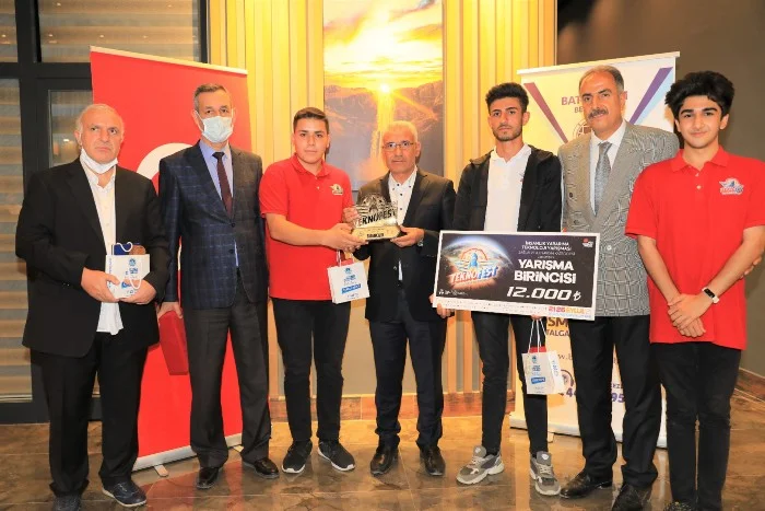 Battalgazi Belediye Başkanı Osman Güder, (TEKNOFEST) dereceye giren Malatyalı öğrenciler ile bir araya geldi