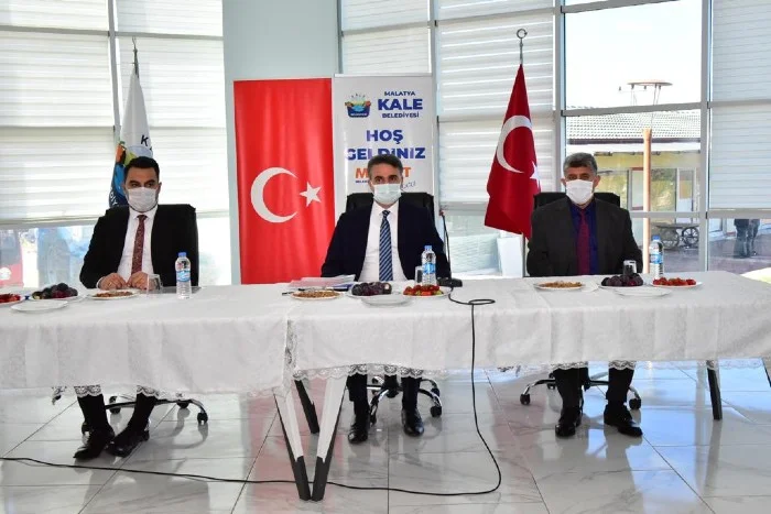 Vali Baruş, Kale İlçesinde Muhtarlarla Toplantı Düzenledi
