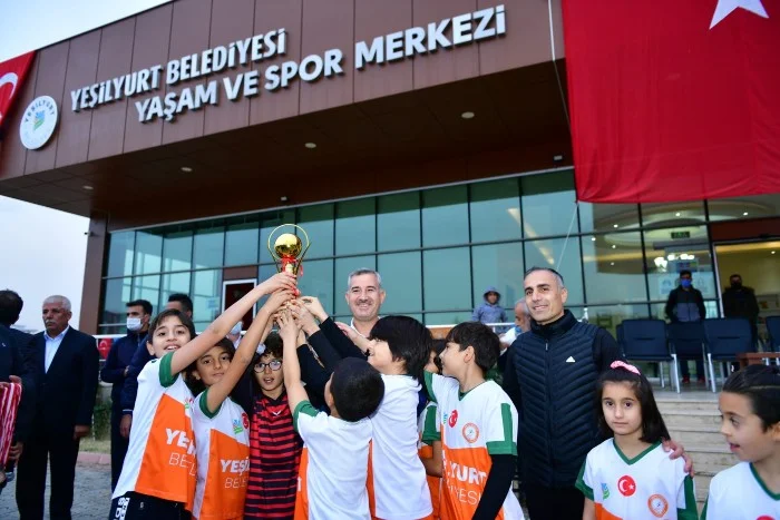 “Gençlerimizin Başarısı ve Azmi Bizi Gururlandırıyor”