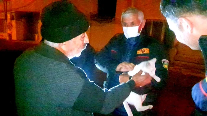 Malatya  İtfaiyesinden Kedi Kurtarma Operasyonu Video Haber