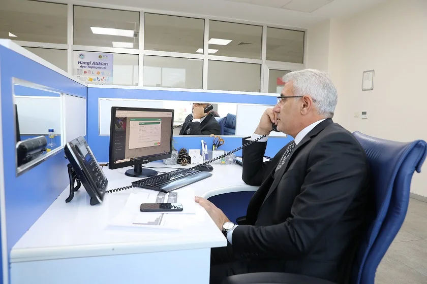 Battalgazi Belediye Başkanı Osman Güder, Çağrı Merkezi’nde Telefonları Cevapladı