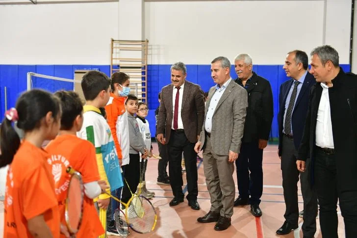 Çınar, “Badminton takımımızın Türkiye Şampiyonasında Malatya’yı en iyi şekilde temsil edeceğine yürekten inanıyorum.” diye konuştu